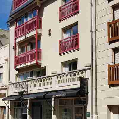 La Loggia Hotel Exterior