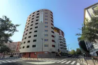 Appart-Hôtel Mer & Golf City Perpignan Centre Отели рядом с достопримечательностью «Paroisse St Mathieu»