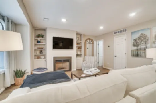 Bright Helen Cottage Walk to Town!