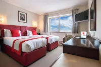 Peartree Lodge Waterside Hotel dekat Furzton Lake