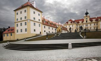 Anton Florian, Zamecky Hotel Valtice