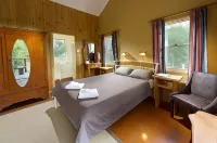 Glass House Mountains Ecolodge Hotels in Caboolture