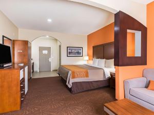 Econo Lodge Inn & Suites East