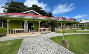 La Digue Holiday Villa