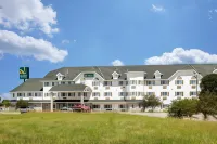 Quality Inn & Suites Hotels in Lincoln