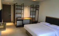 Hotel Arisu Hotels near Warung Evan