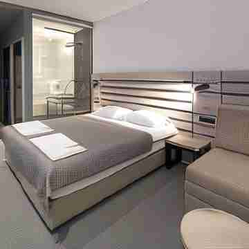 Super Seven Inn Rooms