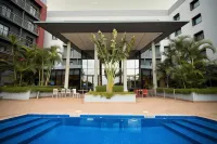 โรงแรม ฮอลิเดย์ อินน์ ไนโรบี ทู ริเวอร์ส มอลล์ บาย IHG - สระว่ายน้ำแบบอินฟินิตี้