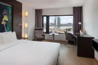 DoubleTree by Hilton Rotterdam Centre Отели рядом с достопримечательностью «KPN Telecom Building / Toren op Zuid»