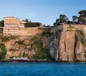 Grand Hotel Ambasciatori Hotels near Casa Di Cornelia Tasso