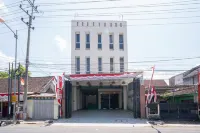 RedDoorz Plus @ Jalan Pemuda Timur Bojonegoro Các khách sạn ở Bojonegoro Sub-District