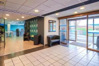 Sure Hotel by Best Western St-Amand-Les-Eaux - Parking