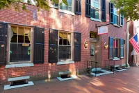 The Lily Inn - Burlington Hotels in Westampton