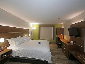 Holiday Inn Express & Suites Greensboro-East