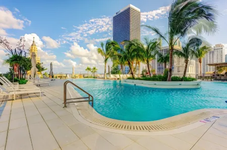 Gale Miami Hotel & Residences Отели рядом с достопримечательностью «Miami Light Project»