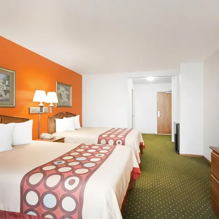 Super 8 by Wyndham Cloverdale Wine Country