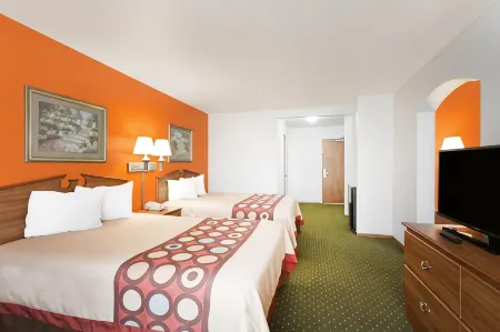 Super 8 by Wyndham Cloverdale Wine Country