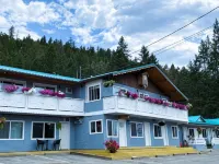 Celadon Lodge Hotels near Olive Lake