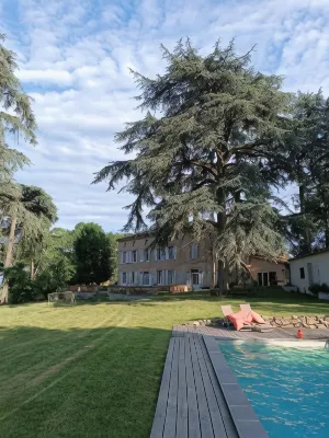Le Jardin des Cèdres Hotels in Lavaur