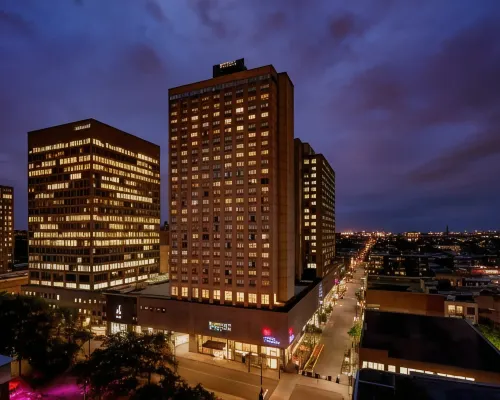 Hyatt Place Montreal Downtown Hotels near Clock Tower Beach