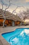 Tuningi Safari Lodge - Pools