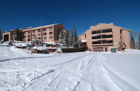 Royal Vista III, Pool & Hot-Tub, Ski-I/O, 2 BR, 2 Bath, Sleeps 6 Отели рядом с достопримечательностью «Брайан Хед Резорт»