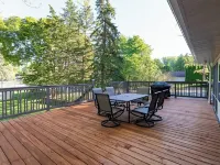 Updated 3 bed + office ranch home close to Downtown Madison Hotels in Monona