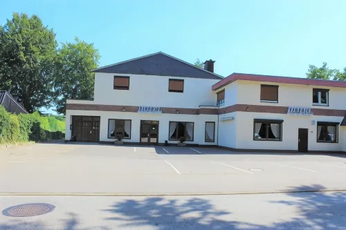 Hotel Alsterquelle 24h Check-in, Free Parking and WiFi - 3-Star