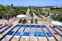 Fabulous Villa in Coral Bay Near Beach, Amenities - Private Pools