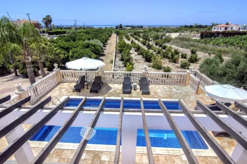 Fabulous Villa in Coral Bay Near Beach, Amenities