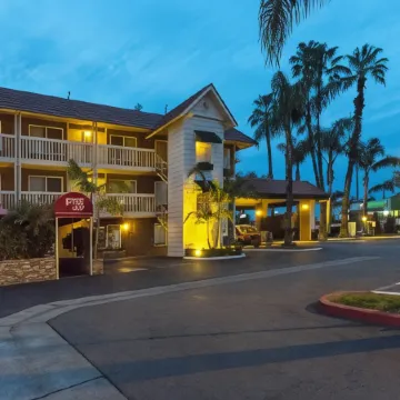 Ramada by Wyndham Costa Mesa/Newport Beach