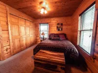 Very Secluded Beautiful Cabin!! Watch The Wildlife And Star Gaze From The Deck!! Hotels in Freeman