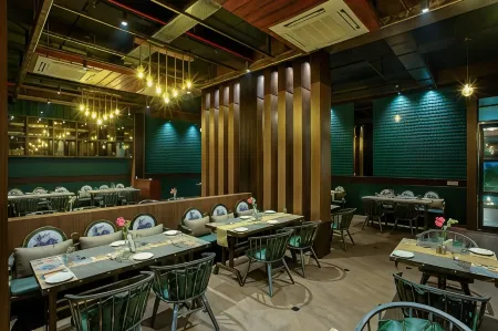 Four Vedas Hotel & Resort Отели рядом с Аэропорт Багдогра