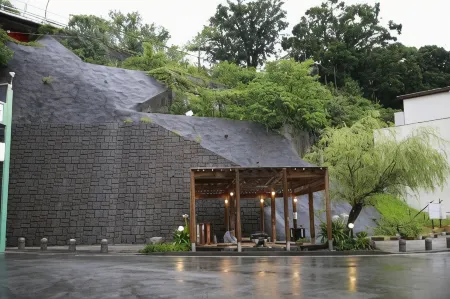 Shinnishiki Hotel Отели рядом с достопримечательностью «Пляж Ширара-Хама»