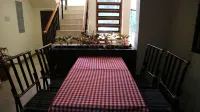瑪比尼旅館 - 膳食民宿
