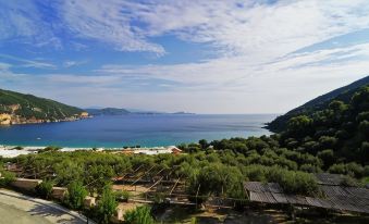 Enjoy Lichnos Bay Village, Camping, Hotel and Apartments