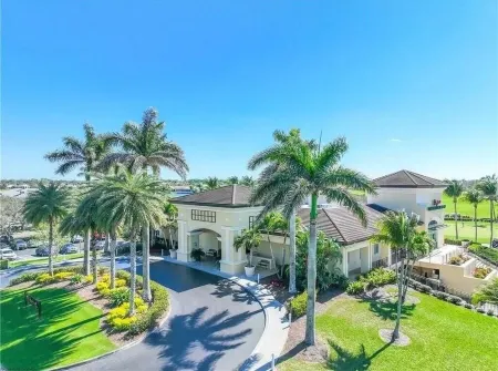 Fully-renovated Coastal Condo in Naples