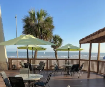 Wingate by Wyndham Galveston Beachfront at Seawall - Pet friendly