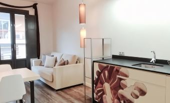 Montserrat Apartments by Gaiarooms