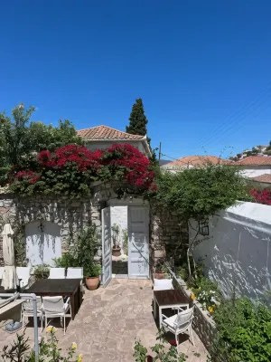 Hotel Miranda Hotels in Idhra