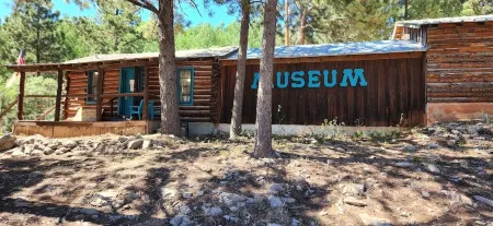 Woodlands Chalet Forest, Luxury, Parking, Bedrooms w/ Ensuite Bathrooms, CLEAN