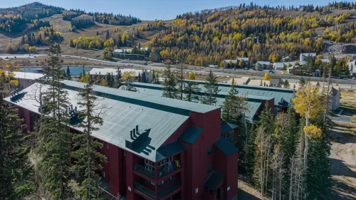 Ski-In/Ski-Out Chalet - WiFi, Mountain Views, Hot Tub Hôtels à : Brian Head