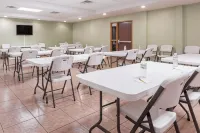Super 8 by Wyndham Rainsville Hotels in Fort Payne