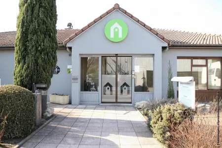 Campanile Lyon Sud - Feyzin Отели в г. Серезен-дю-Рона