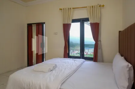 Brilliant Homestay Dieng RedPartner Отели рядом с достопримечательностью «Tambi Tea Gardens»