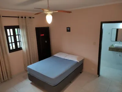 Beach house: 5 bedrooms, swimming pool, barbecue, billiards. Excellent location. Hotels in der Nähe von Praia Bertioga