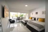 Luxury 5Br Retreat w/Pool & Games in Miami