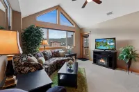 Luxurious Retreat - Elevator, Fireplace, Balcony, BBQ Area Hotels in Coeur d'Alene