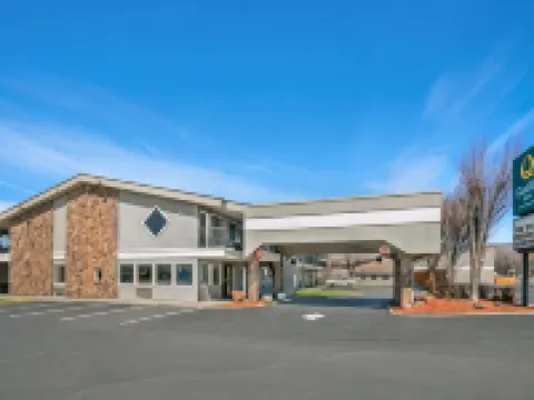 Quality Inn Klamath Falls - Crater Lake Gateway Hotels in Altamont
