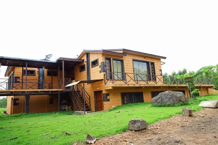 Whispering Woods Chalet Отели в г. Gir Somnath